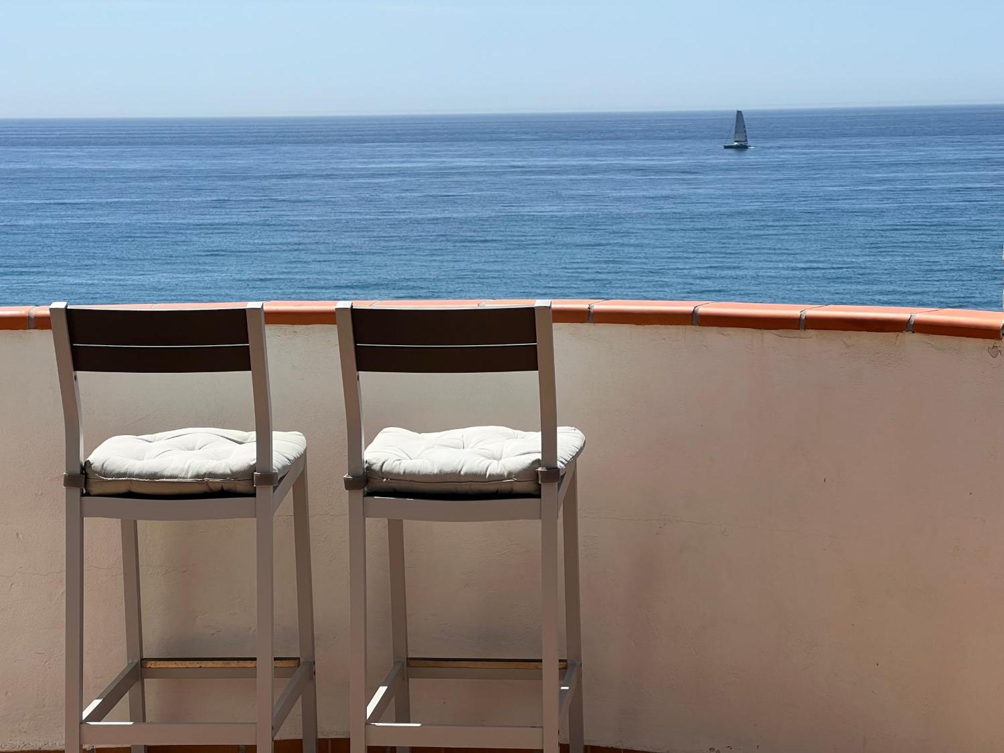 Beachfront Penthouse Apartment With Large Terrace And Breathtaking Sea Views Close To Marbella Spain Sitio de Calahonda エクステリア 写真