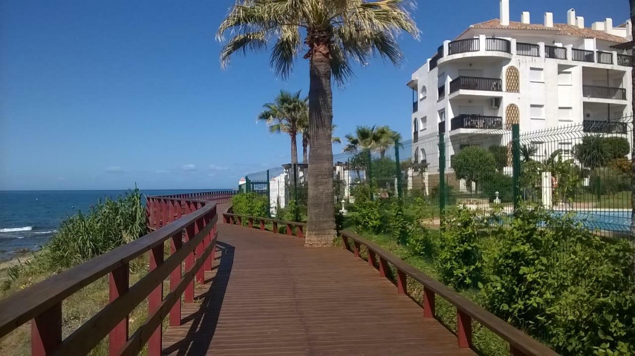 Beachfront Penthouse Apartment With Large Terrace And Breathtaking Sea Views Close To Marbella Spain Sitio de Calahonda エクステリア 写真