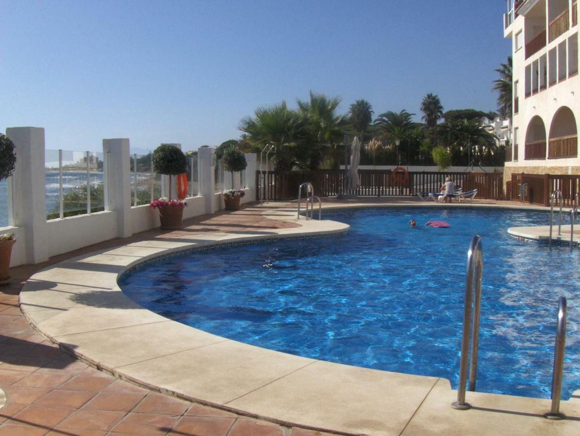 Beachfront Penthouse Apartment With Large Terrace And Breathtaking Sea Views Close To Marbella Spain Sitio de Calahonda エクステリア 写真