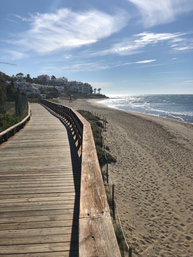 Beachfront Penthouse Apartment With Large Terrace And Breathtaking Sea Views Close To Marbella Spain Sitio de Calahonda エクステリア 写真