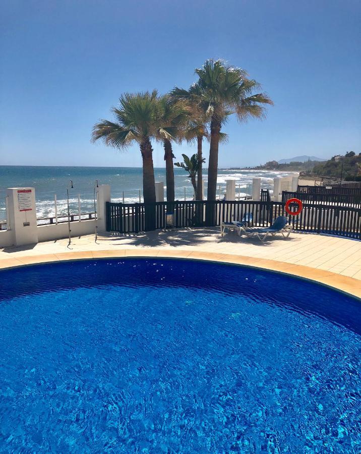 Beachfront Penthouse Apartment With Large Terrace And Breathtaking Sea Views Close To Marbella Spain Sitio de Calahonda エクステリア 写真